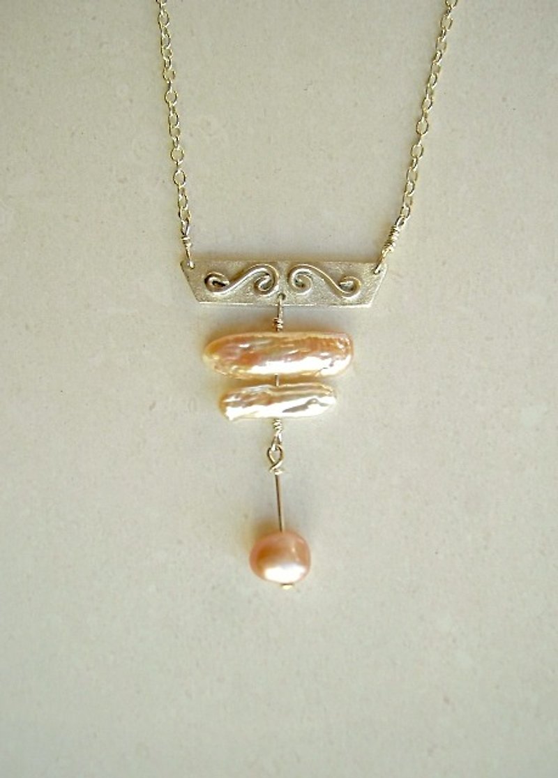 Silver plate and pearl necklace - สร้อยคอ - เครื่องเพชรพลอย สีเงิน