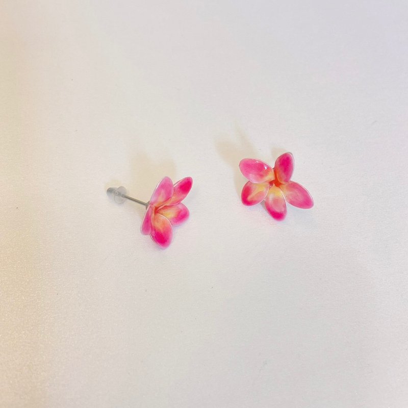 【AurorA Treasure Box】A044─Pink Frangipani─Small-Auricular Needle - ต่างหู - เรซิน 