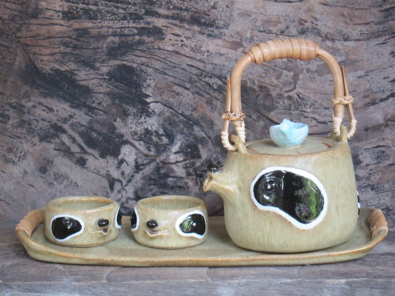 กาน้ำชาแรคคูน - ช้อนส้อม - ดินเผา สีนำ้ตาล