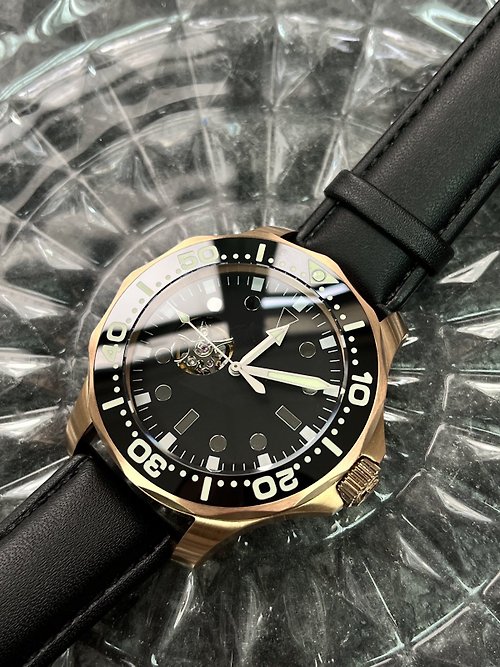 Watchmake Factory 黑金潛水錶/日本製機械錶/夜光指針/鏤空機芯/200米防水/自動上鏈