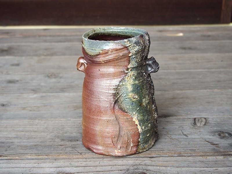 Bizen with flowers _h 1 - 0 15 - Plants - Pottery Brown