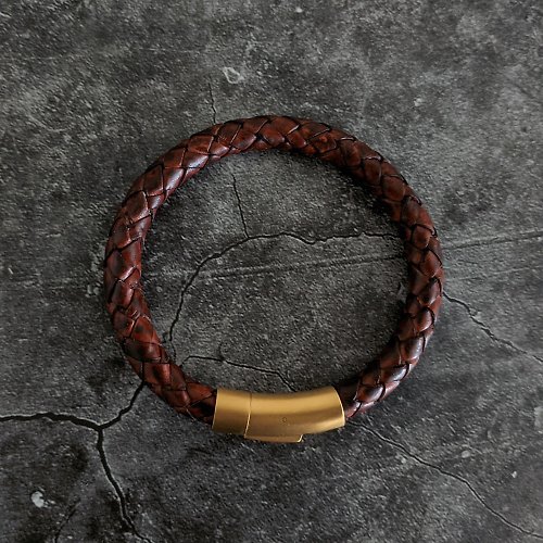 樂在 手作 飾品專賣 enJOY Handmade Bracele 316不鏽鋼 霧面金 髮絲紋 扣件 8mm 真皮 編織 手環(深棕色)