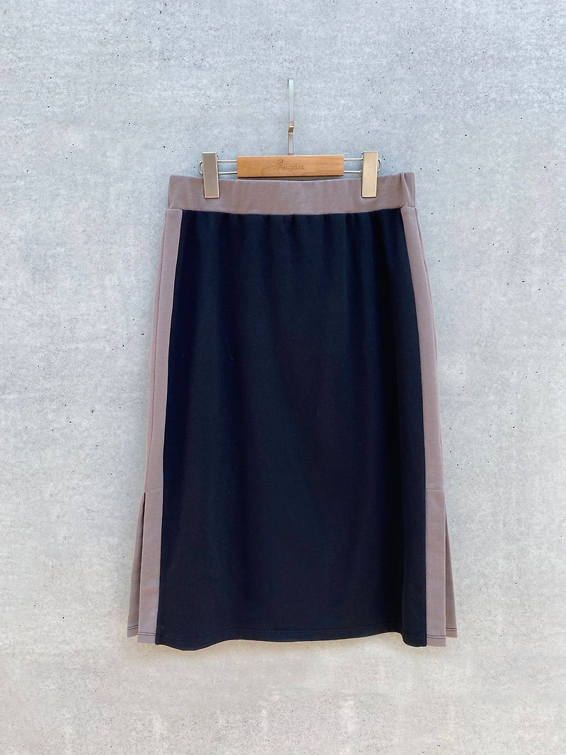 Color matching personality narrow skirt (black) - Skirts - Cotton & Hemp Black