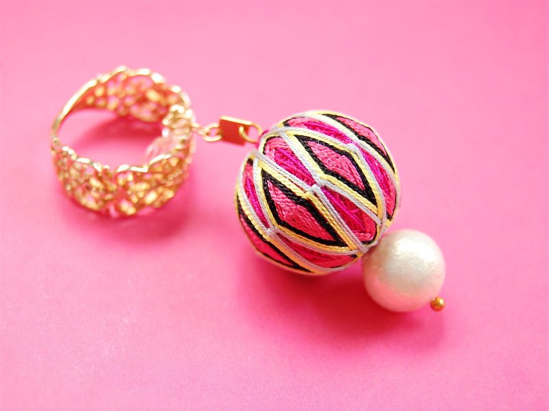 tachibanaya diamond Japanese TEMARI earrings Pink Traditional Japanese Crafts Temari Ball Embroidered Earrings Earrings - ต่างหู - งานปัก สีน้ำเงิน