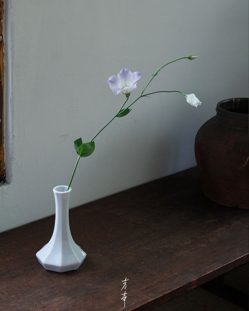 細頸八角花瓶 - 花瓶/花器 - 瓷 