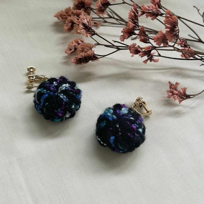 Earrings - Night Dream Fragments - Braided earrings (ear needles/ Clip-On) - ต่างหู - วัสดุอื่นๆ สีดำ