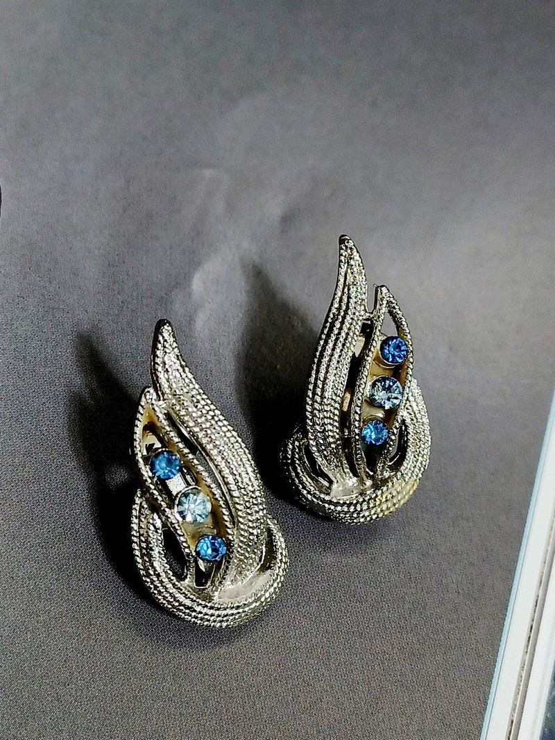 vintage jewelry  金屬銀色絲紋萊茵 夾式耳環 - 耳環/耳夾/耳骨夾 - 其他金屬 