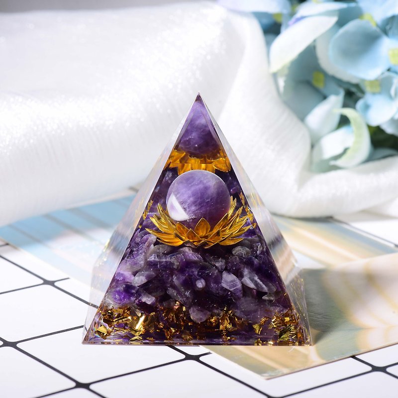 金字塔奧根塔Orgonite奧剛塔金色蓮花脈輪冥想水晶/能量紫水晶 - 擺飾/家飾品 - 樹脂 