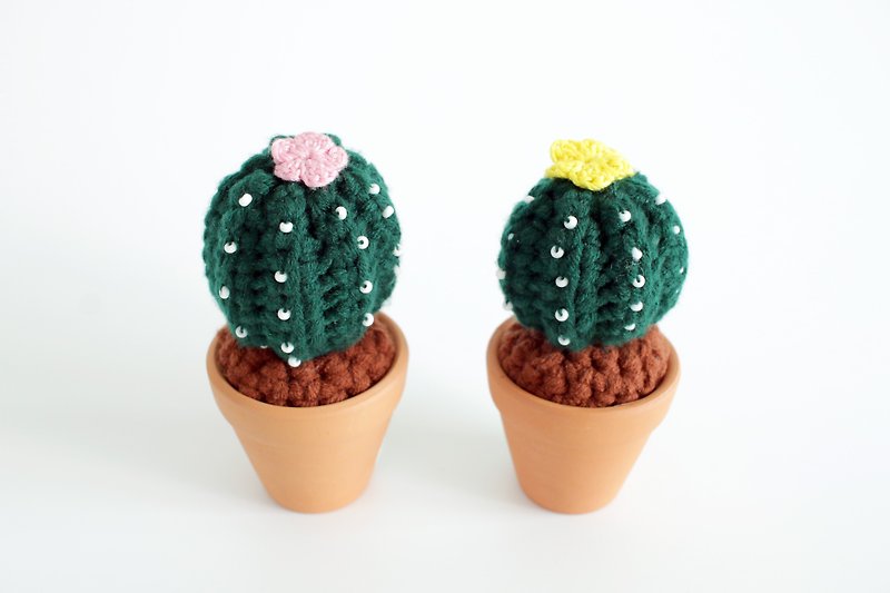 Hand-woven cactus home furnishing style B - ของวางตกแต่ง - ผ้าฝ้าย/ผ้าลินิน สีเขียว