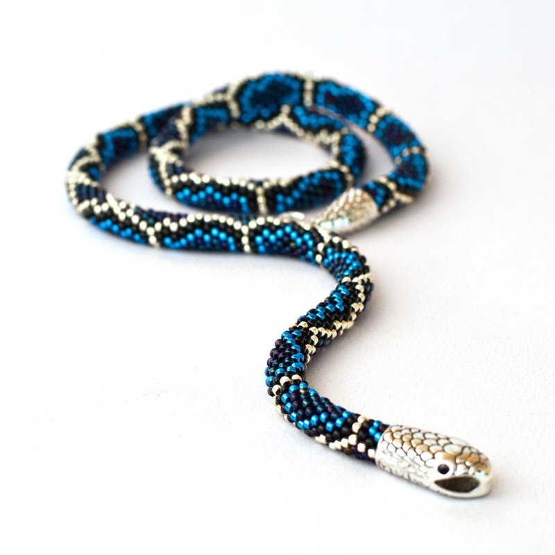 Blue snake choker, Ouroboros jewelry, Snake necklace beaded, Bead crochet choker - 項鍊 - 玻璃 藍色