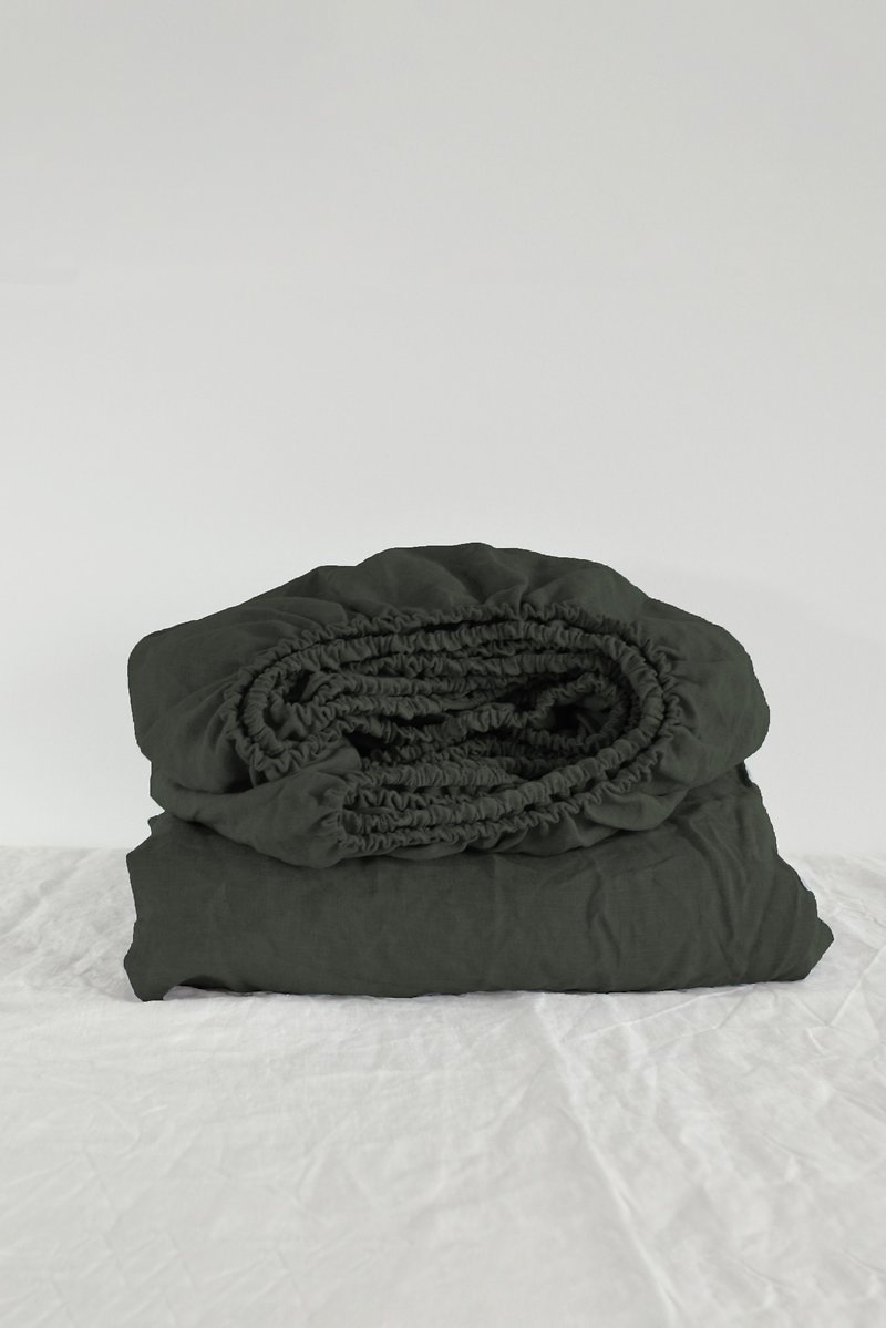 Charcoal green linen fitted sheet / Softened linen bed sheet / Deep pocket - เครื่องนอน - ลินิน สีเขียว
