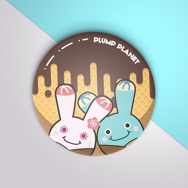 【Plump Planet Friends】原創徽章 | 巧克力多肉碧光環雙子 - 襟章/徽章 - 塑膠 咖啡色