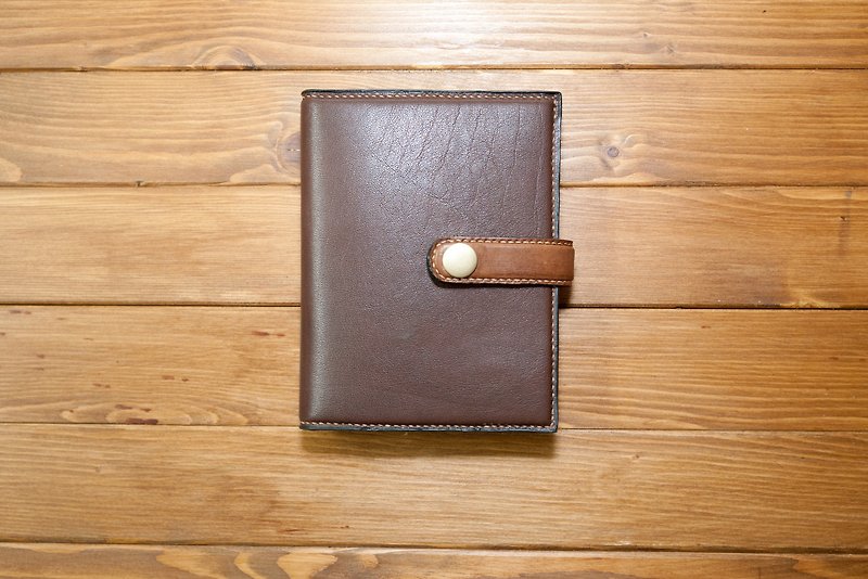 Dreamstation leather Pao Institute, Italy Senior skinned cow + vegetable tanned leather handmade passport holder - Passport Holders & Cases - Genuine Leather Brown