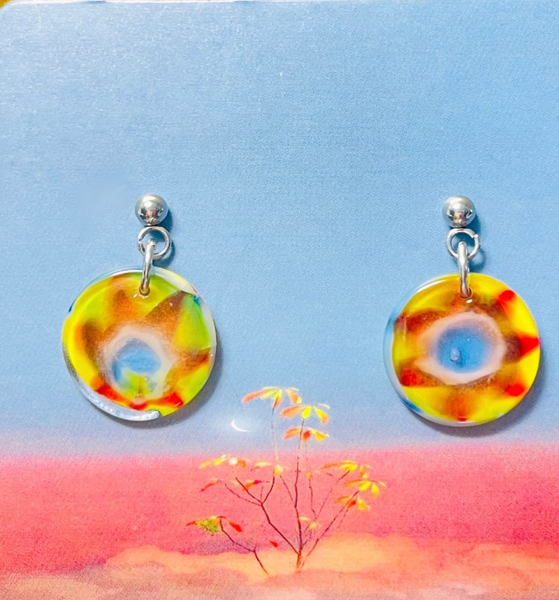 Glass earrings, sun god window grilles, retro earrings, handmade jewelry, medical steel earrings - Earrings & Clip-ons - Colored Glass 