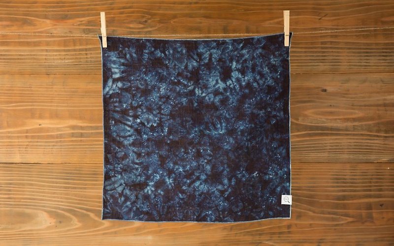 The indigo tie-dye Organic linen handkerchief (Murakumo: cloud masses) - อื่นๆ - ผ้าฝ้าย/ผ้าลินิน สีน้ำเงิน