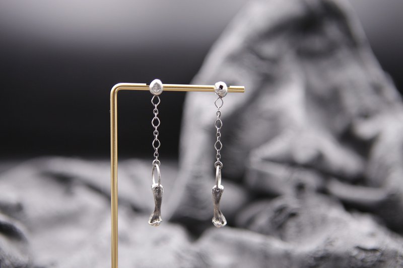 925シルバー ショートチェーンピアス「一」の字ボーン＆リングデザイン - ピアス・イヤリング - シルバー シルバー