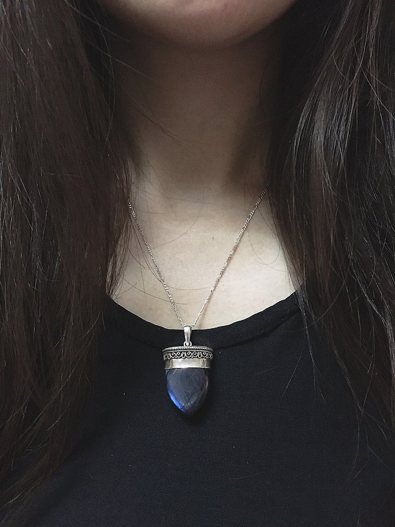 Labradorite Pendant Handmade in Nepal 92.5% Silver - Necklaces - Semi-Precious Stones 