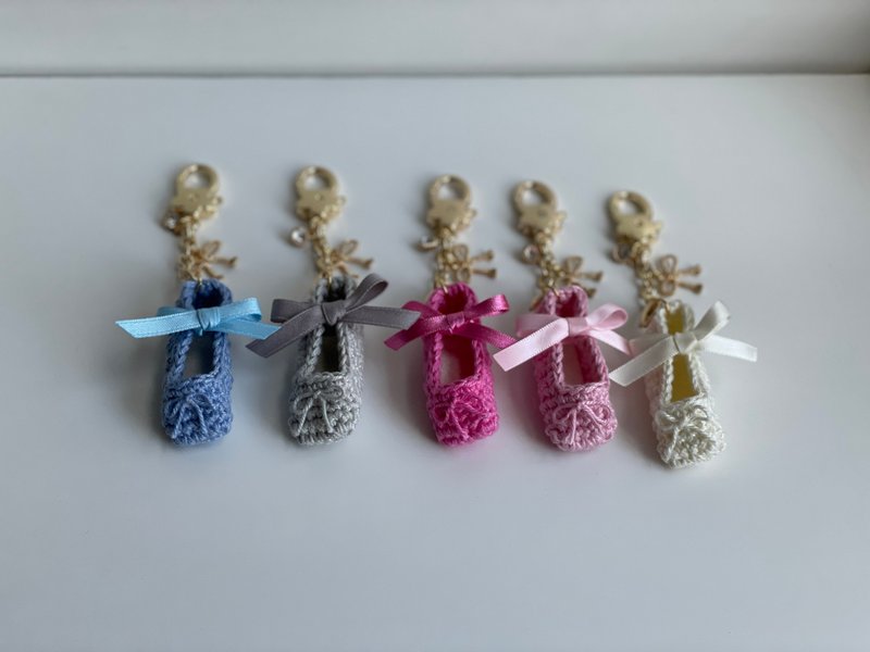 Handwoven mini dance shoe charm - พวงกุญแจ - วัสดุอื่นๆ หลากหลายสี