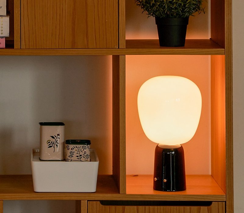Merlot White Jade Glass Mobile Desk Lamp LED Desk Lamp - โคมไฟ - แก้ว 