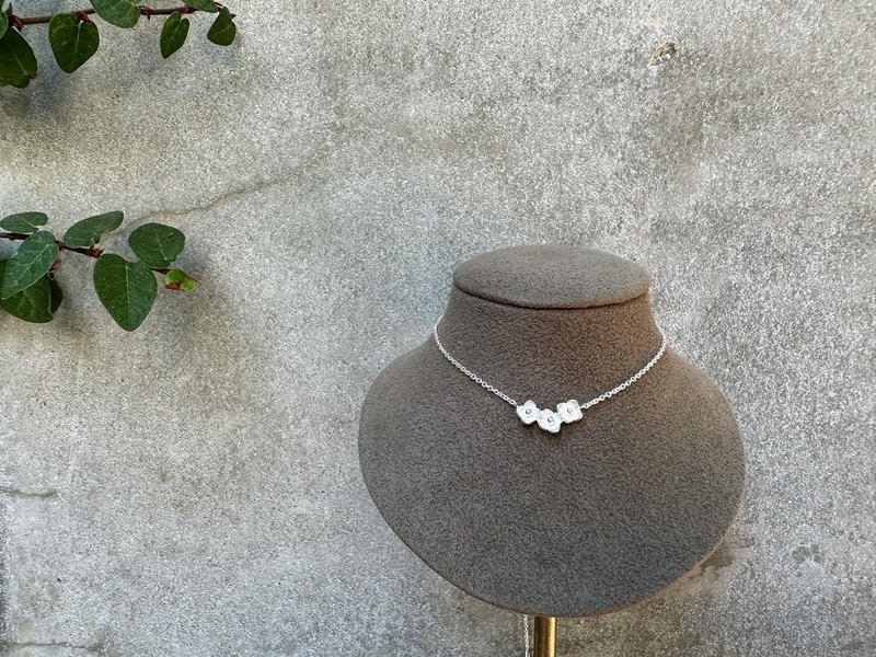 925 Sterling Silver / Flower Series • Hydrangea Clavicle Chain - ต่างหู - เงินแท้ สีเขียว