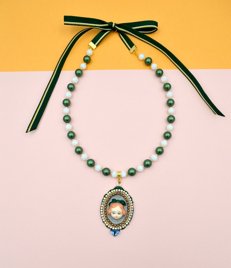 Green Bow Doll Jewelry Wind Ribbon Shell Bead Necklace - สร้อยคอ - วัสดุอื่นๆ สีเขียว