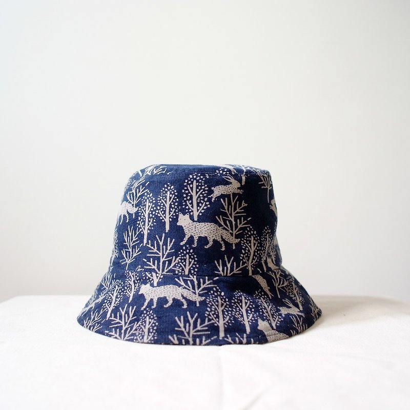 Corduroy foxes and rabbits handmade hat - หมวก - ผ้าฝ้าย/ผ้าลินิน สีน้ำเงิน