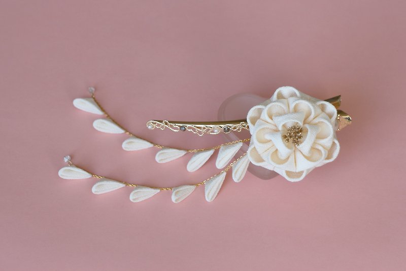 Romantic regular silk camellia hair clip white detachable type knob with slope knife - Hair Accessories - Silk White