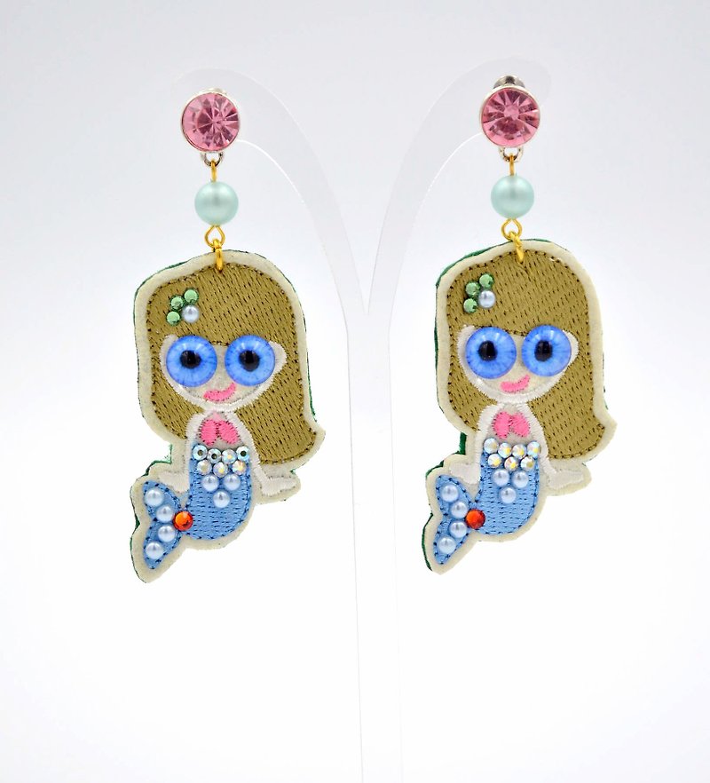 Embroidered Stereo Eye Fish Fairy Earrings Swarovski Crystal Decoration - Earrings & Clip-ons - Other Materials Pink