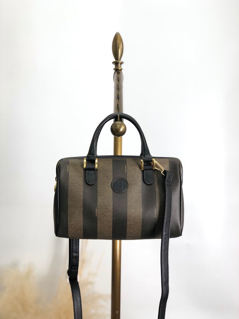 【 日本直送　名牌中古包 】FENDI フェンディ ペカン ハンドバッグ ブラック ロゴ PVC レザー 2way ミニボストン vintage  5vk8dt - 手提包/手提袋 - 防水材質 黑色
