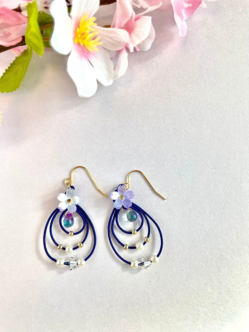 Cherry blossom earrings, dark blue, purple - ต่างหู - แก้ว สีม่วง