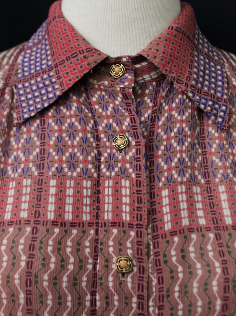 【RE0511T001】 Japanese-made geometric print pattern short-sleeved ancient shirt - เสื้อเชิ้ตผู้หญิง - เส้นใยสังเคราะห์ สึชมพู