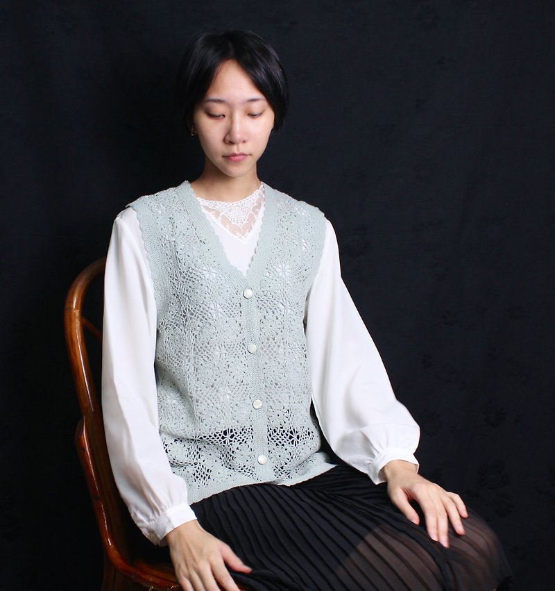 FOAK vintage Asakusa green flower crocheted vest - เสื้อกั๊กผู้หญิง - วัสดุอื่นๆ 