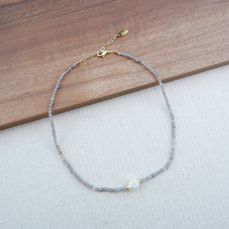 Freshwater Pearl and Labradorite  stone short necklace - 項鍊 - 石頭 銀色
