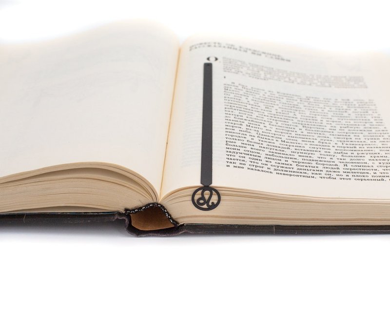 Metal Bookmark Leo Zodiac sign // Unique present for book lover - 書籤 - 其他金屬 黑色