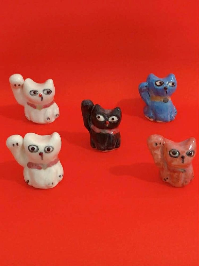 Lucky Cat · Office Essential · Healing Trinket · Entryway Decor - ของวางตกแต่ง - เครื่องลายคราม ขาว