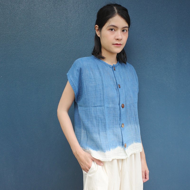 indigo shade soft blouse / cap-sleeve shirt 100% cotton natural dye - 女裝 上衣 - 棉．麻 藍色