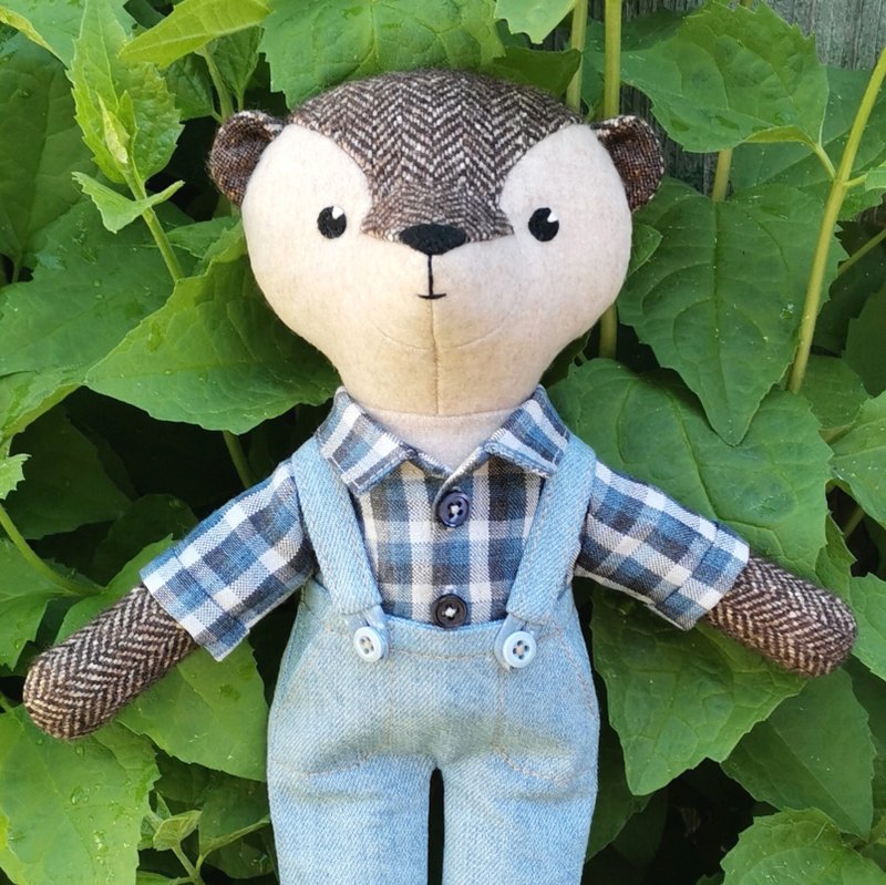 Beige otter boy, handmade fabric plush doll, wool stuffed otter toy with dress - 玩偶/公仔 - 羊毛 多色