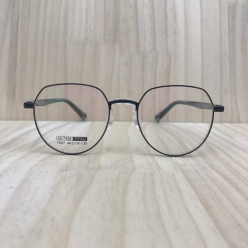 EGlasses。眼鏡物語 站內最高等級UV420濾藍光0度眼鏡│兒童方拉圓上多邊款式7507