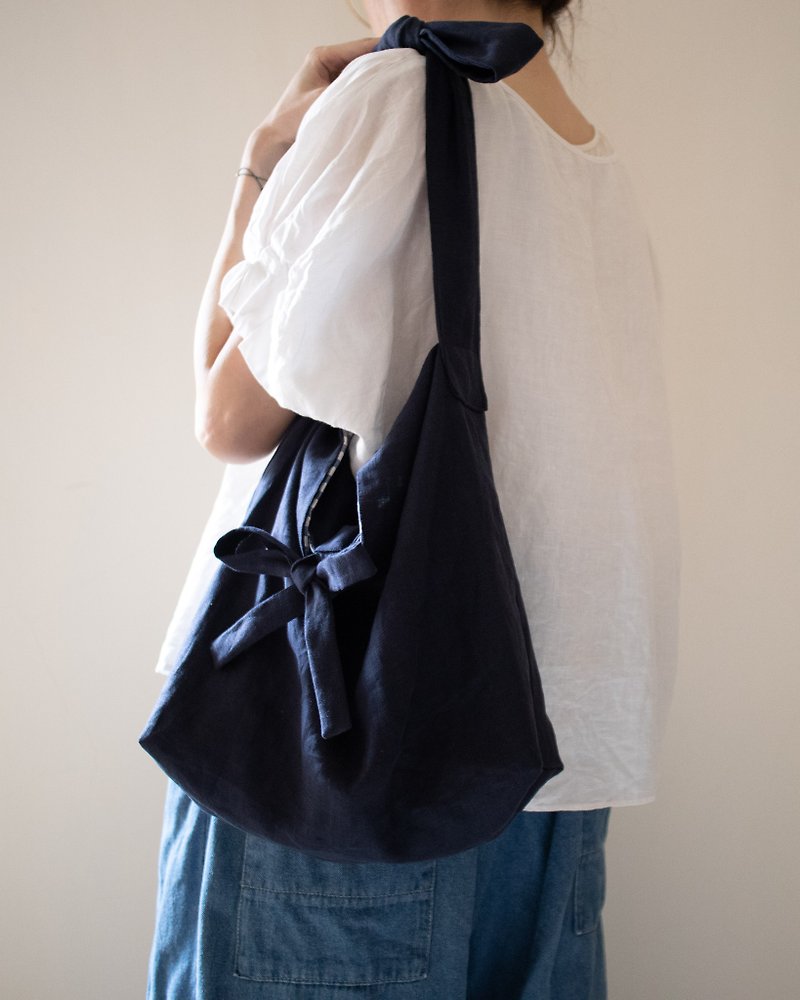 台灣水洗亞麻 | 綁帶側肩包 | 深藍2.0 - 側背包/斜背包 - 棉．麻 藍色
