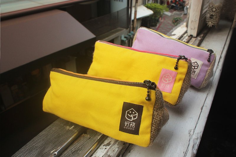 Hand-made × coffee linen / stitching triangle pencil "bright yellow splicing money" - Pencil Cases - Other Materials Yellow