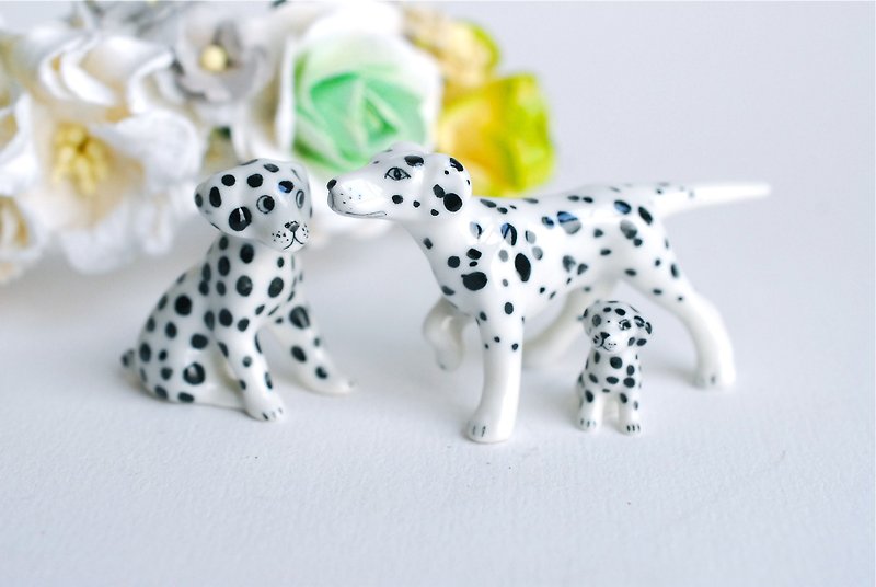 Miniature ceramics supplies, micro mini 101 Dalmatian DOGS family , miniatures, accessories, deacoration paper flowers, terrarium - อื่นๆ - ดินเหนียว ขาว