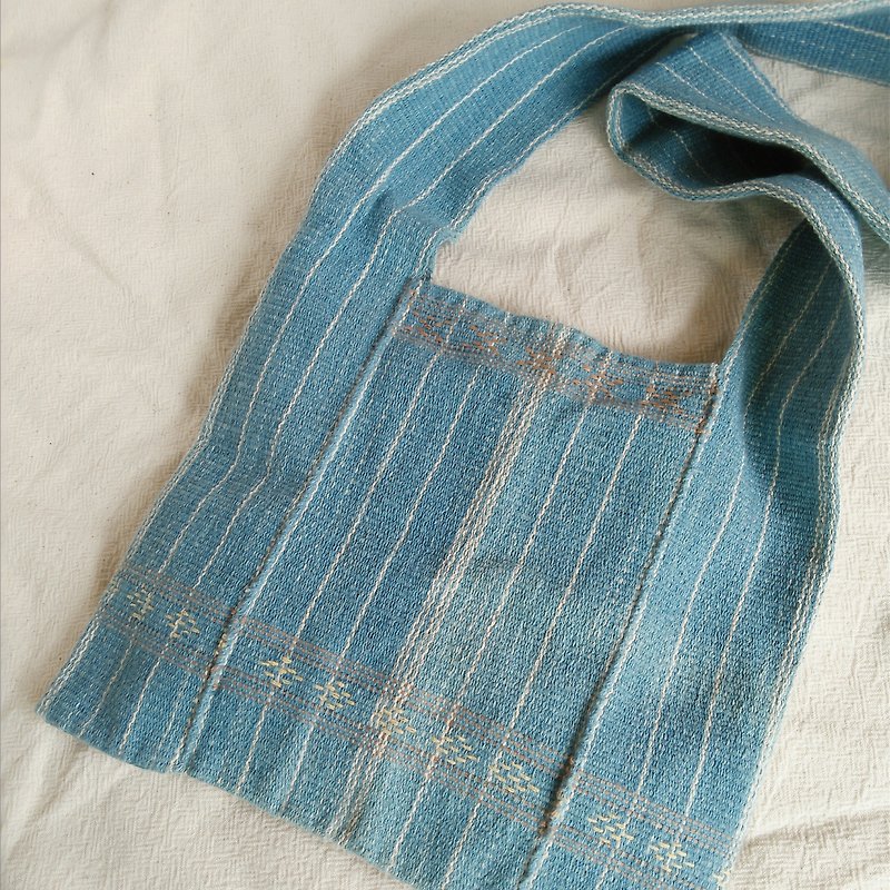 Karen shoulder bag M / light blue / vegetable dyeing, hand-woven, hand-sewn / cotton - กระเป๋าแมสเซนเจอร์ - ผ้าฝ้าย/ผ้าลินิน สีน้ำเงิน