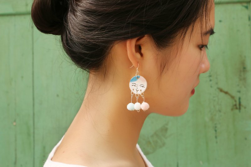 少女陶瓷耳環 - 耳環/耳夾 - 陶 白色