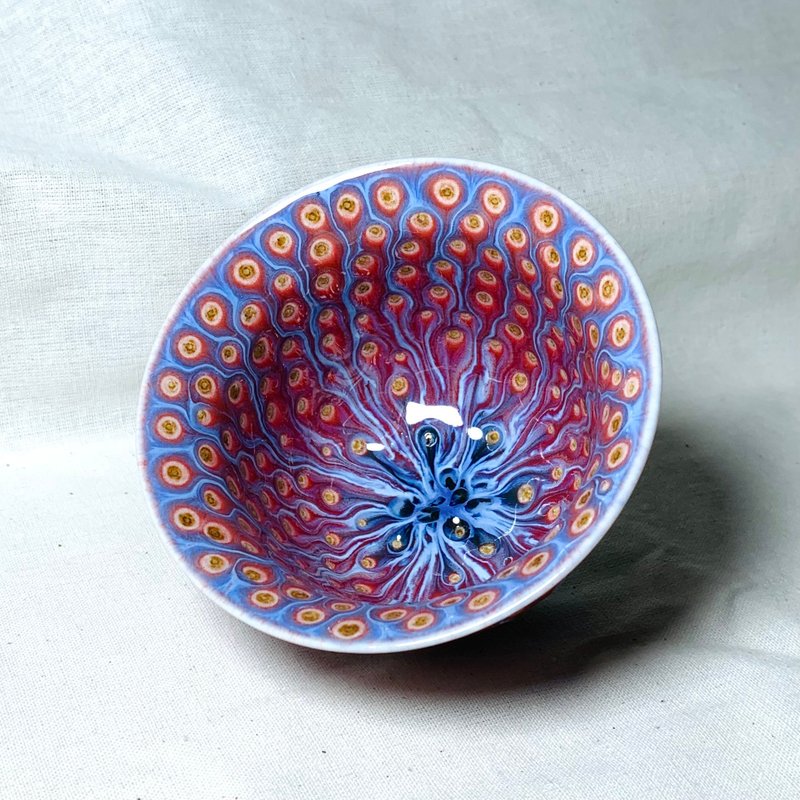 Peacock teacup / Taiwan pottery artist Yu-ning, Chiu - ถ้วย - เครื่องลายคราม หลากหลายสี