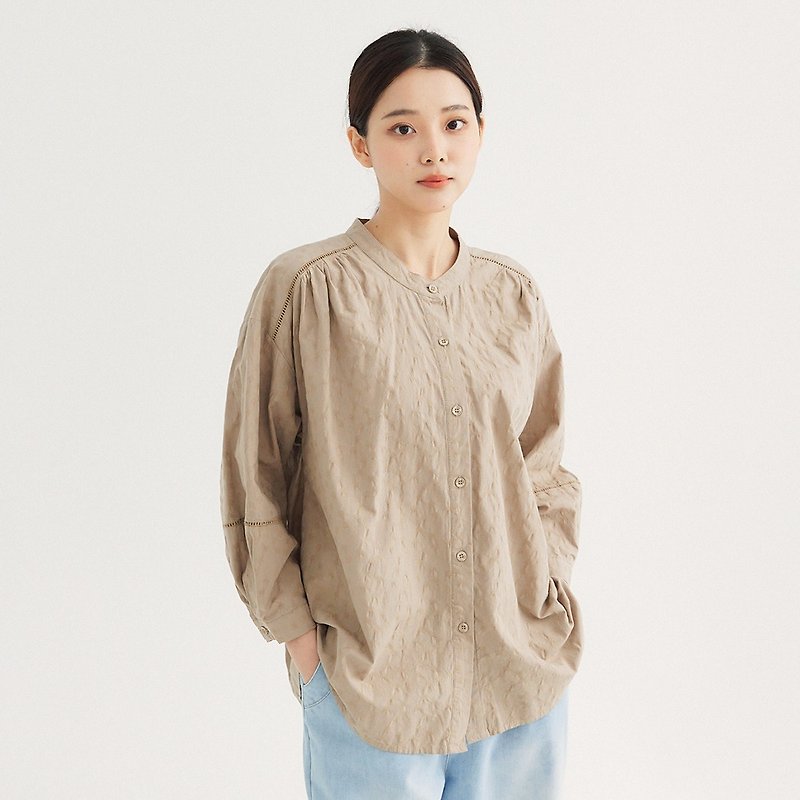 【Simply Yours】Dotted jacquard puff sleeve shirt Khaki F - Women's Tops - Cotton & Hemp Khaki