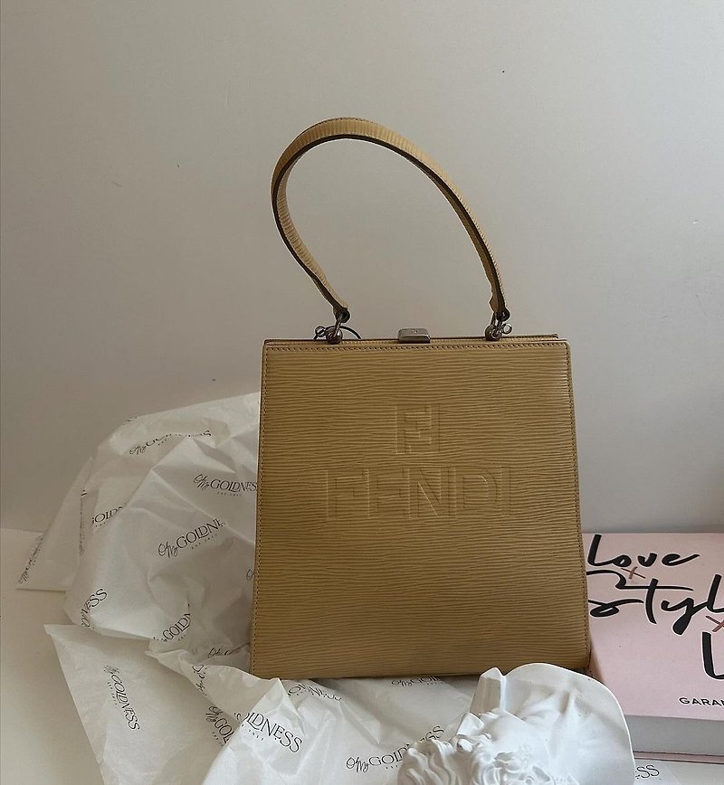 Second-hand bag Fendi Fendi kisslock frog mouth epi water wave embossed cowhide bag - Handbags & Totes - Genuine Leather Gold