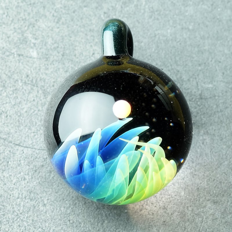 惑星の宇宙手作りガラスのペンダント - ネックレス - ガラス 多色