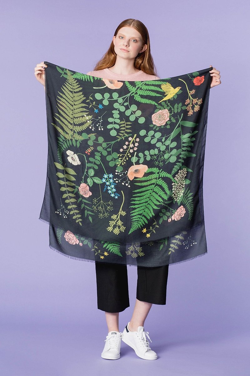 Fallen Flowers modal cashmere blend scarf | Karen Mabon - ผ้าพันคอถัก - ผ้าไหม สีเขียว
