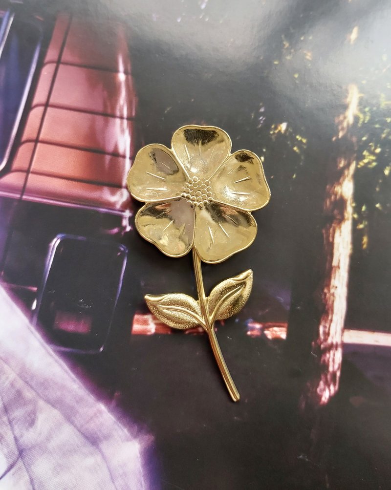 西洋古董飾品。平面 素描花朵 別針 - 徽章/別針 - 其他金屬 金色