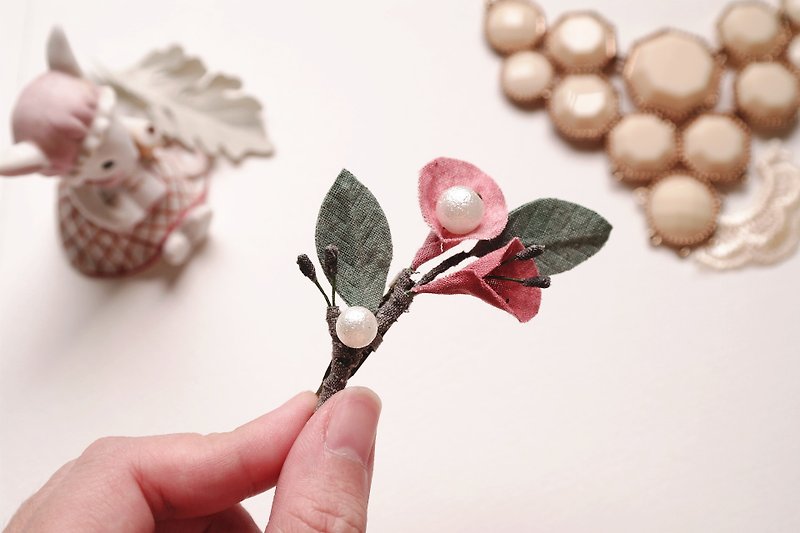 Promotion Brooch Boutonniere Flower Pin Corsages Weddings Gift - เข็มกลัด/ข้อมือดอกไม้ - ผ้าฝ้าย/ผ้าลินิน สีแดง